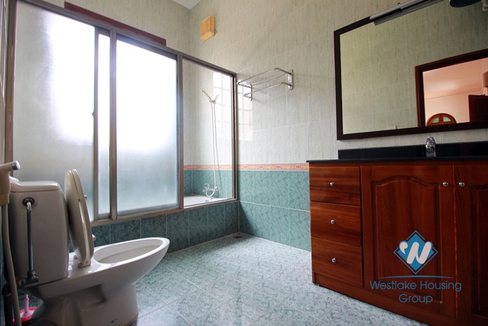 Unfurnished house with large courtyardfor rent in Tay Ho, Hanoi